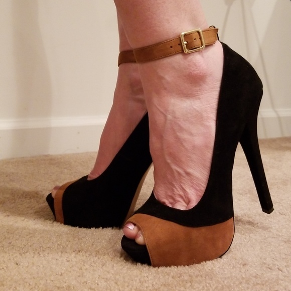Halston Heritage Shoes - H by HALSTON 5" heels size 7